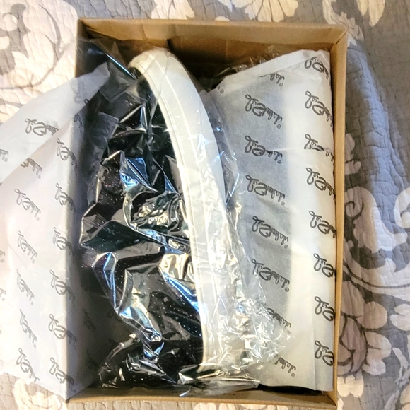 LaSheelah NWT Black Sparkly Sneakers Sz 8 - Picture 6 of 10